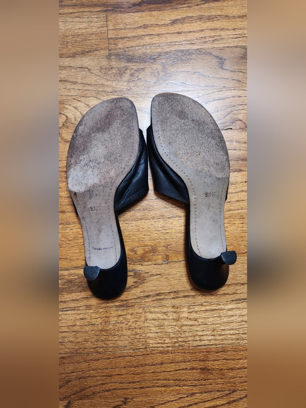 Donald J Pliner Valore kitten heel mules. - Picture 3 of 5
